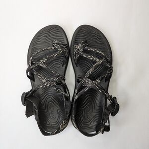 Chaco Women's Zvolv X2 Sandals Black & White, size 8
